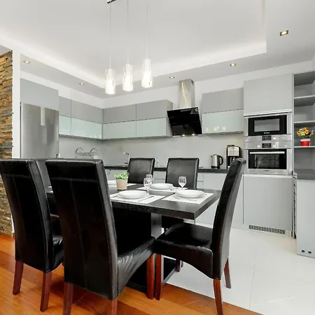 Gamers' Paradise - Modern With Parking In Cracow By Renters Apartment Krakau